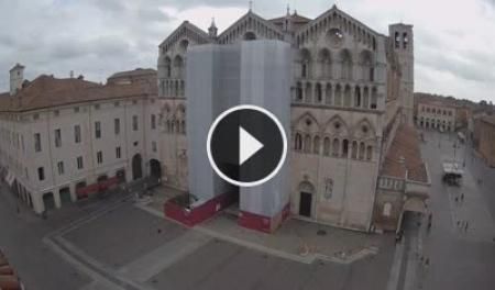 Ferrara: Piazza Cattedrale