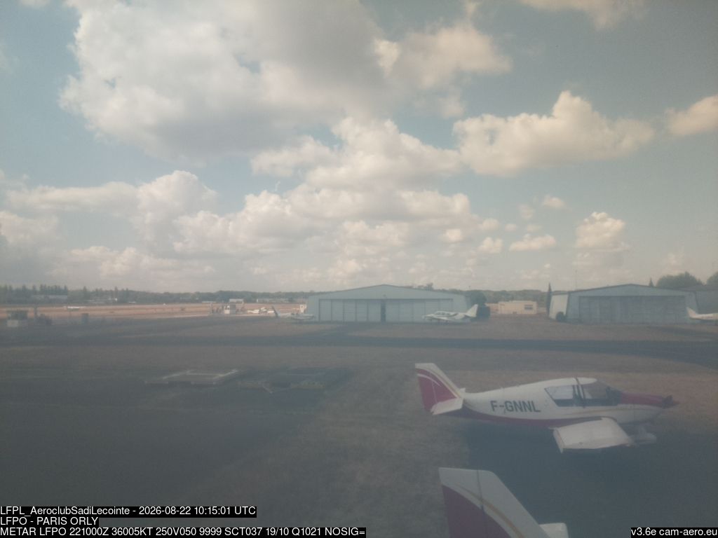 Emerainville › South-East: Aerodrome de Lognes