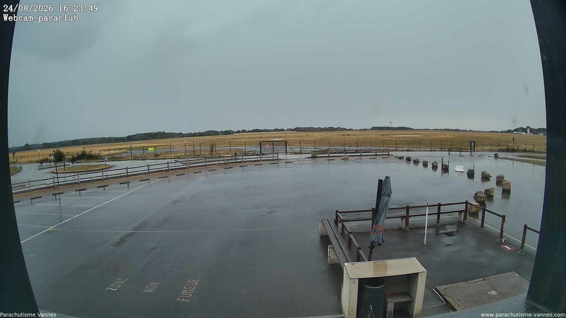 Monterblanc › East: Meucon Airport
