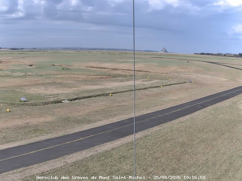 Le Val-Saint-Pere › West: Aerodrome Avranches Val-Saint-Père