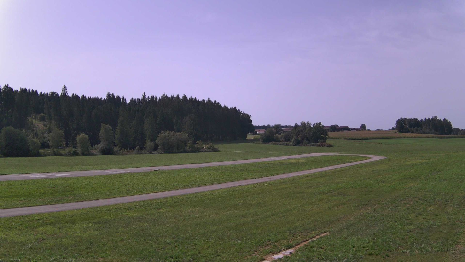 Vogtareuth › South: Flugplatz Vogtareuth