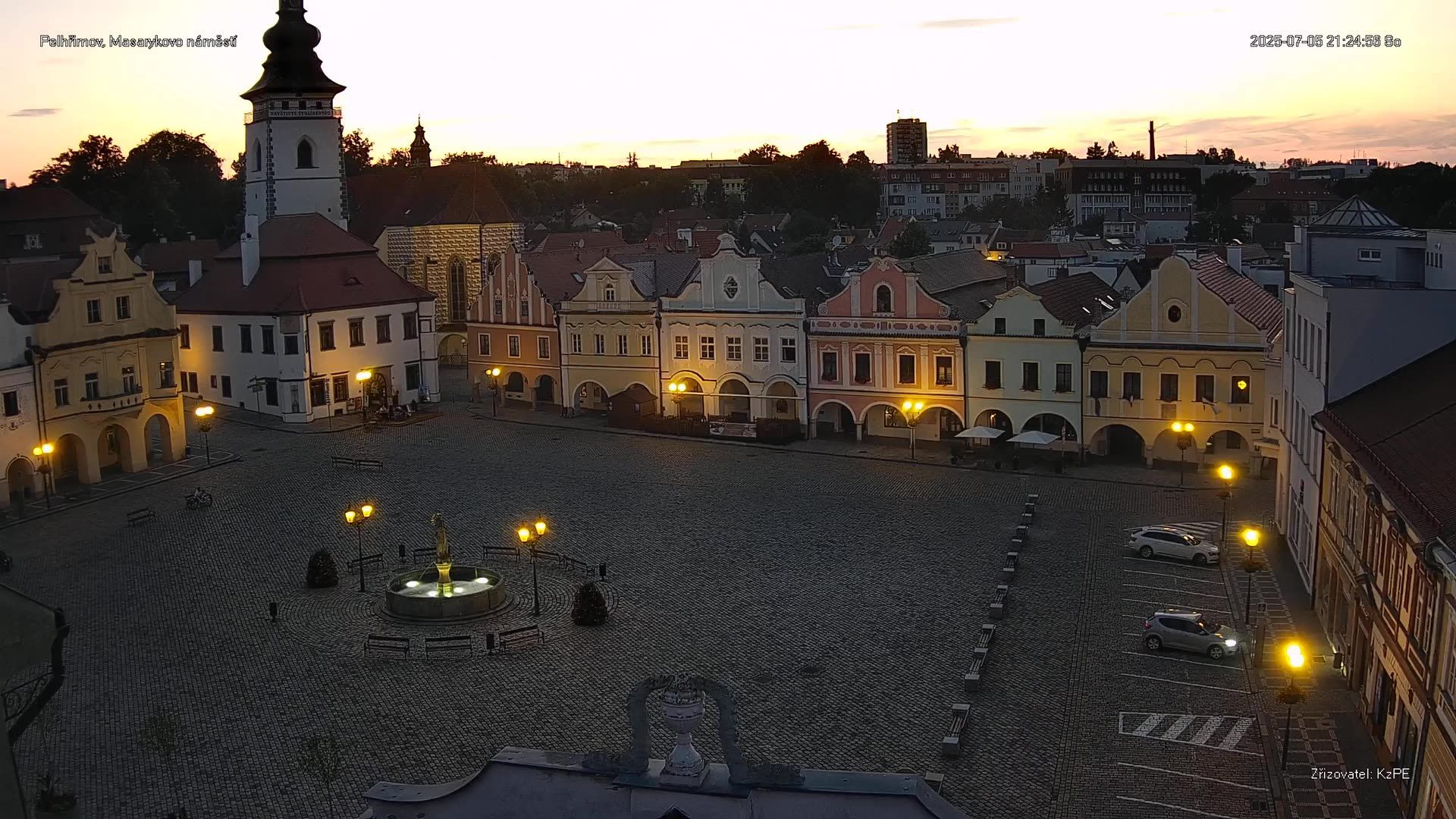 Pelhrimov: Masarykovo náměstí - Šrejnarovský dům - Kostel sv. Bartoloměje