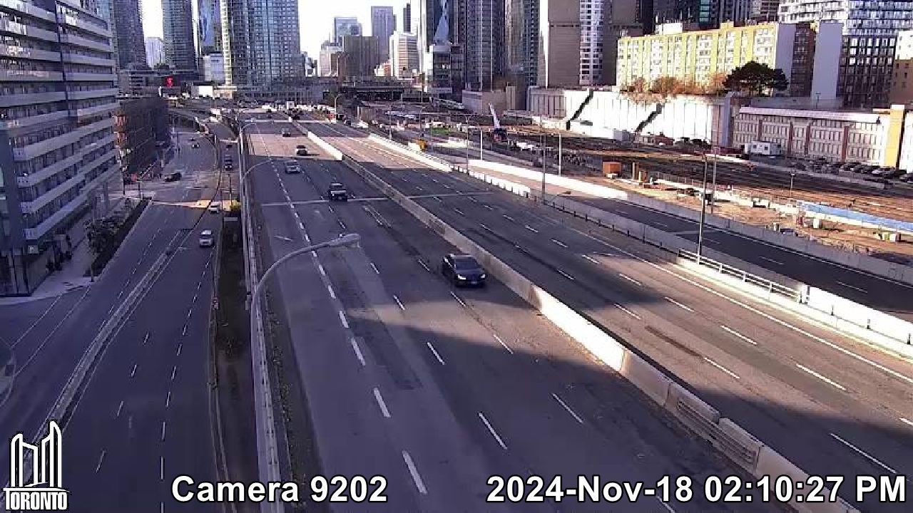 St. Lawrence: Gardiner Expwy near Jarvis St