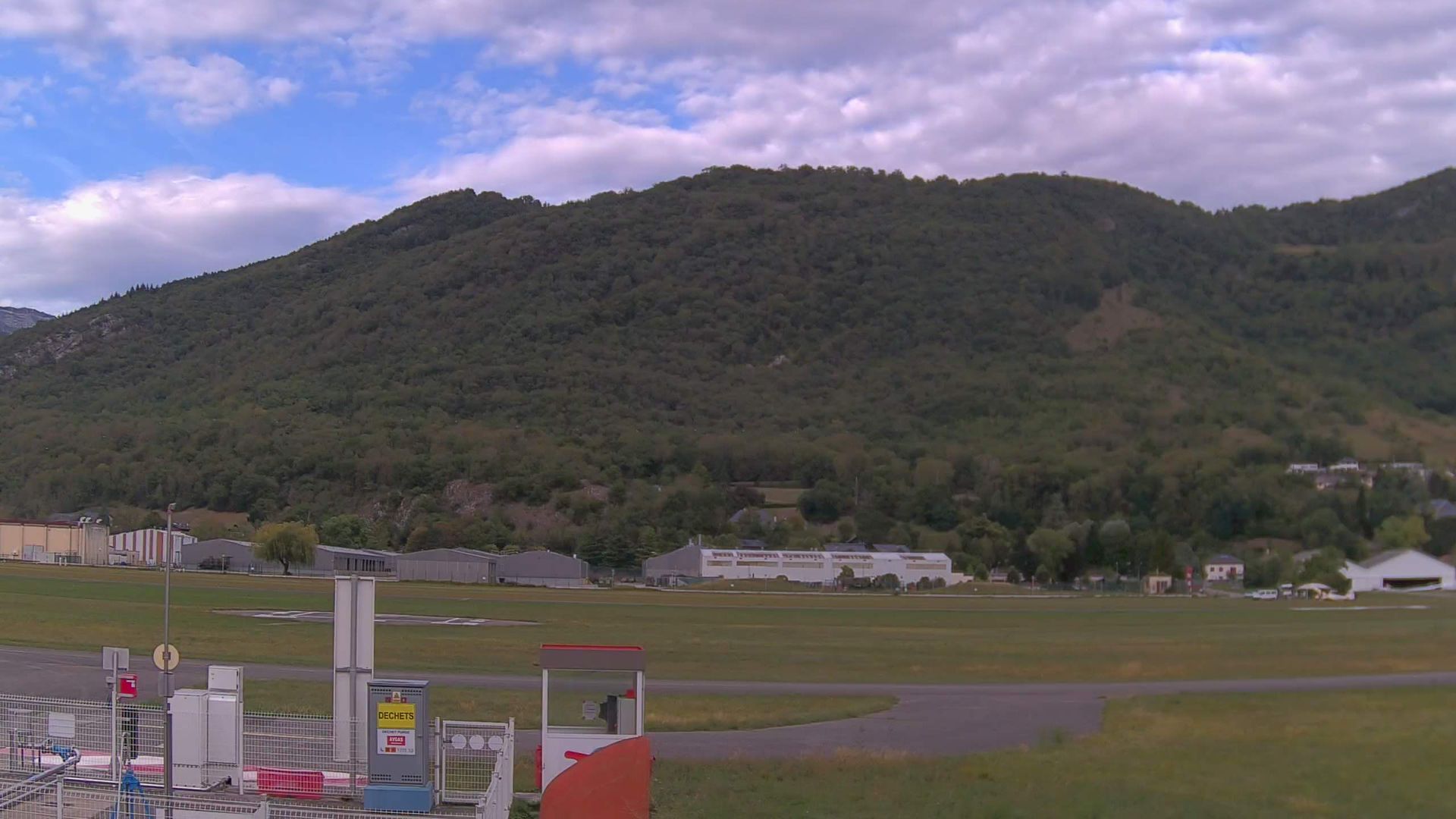 Barby › East: Chambéry Challes-les-Eaux Aerodrome