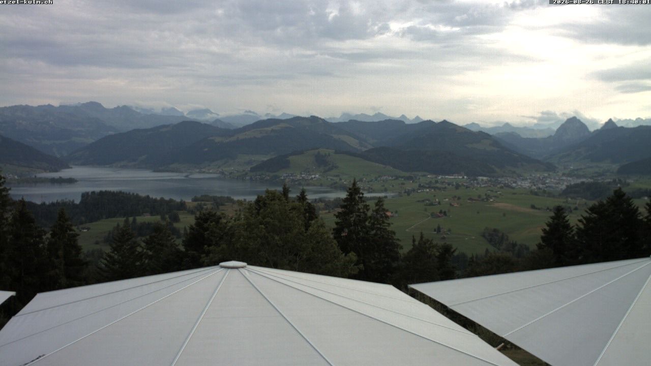Feusisberg › North