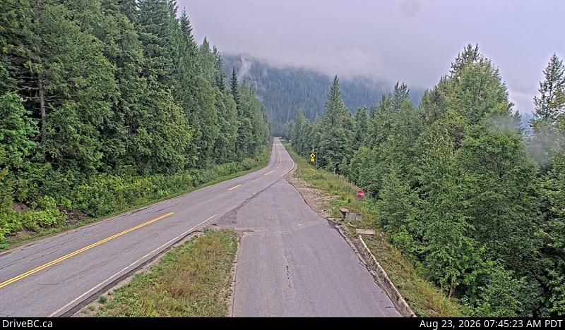 Columbia-Shuswap Regional District › North: Hwy 23 at Mica Dam, about 152 km north of Revelstoke, looking south