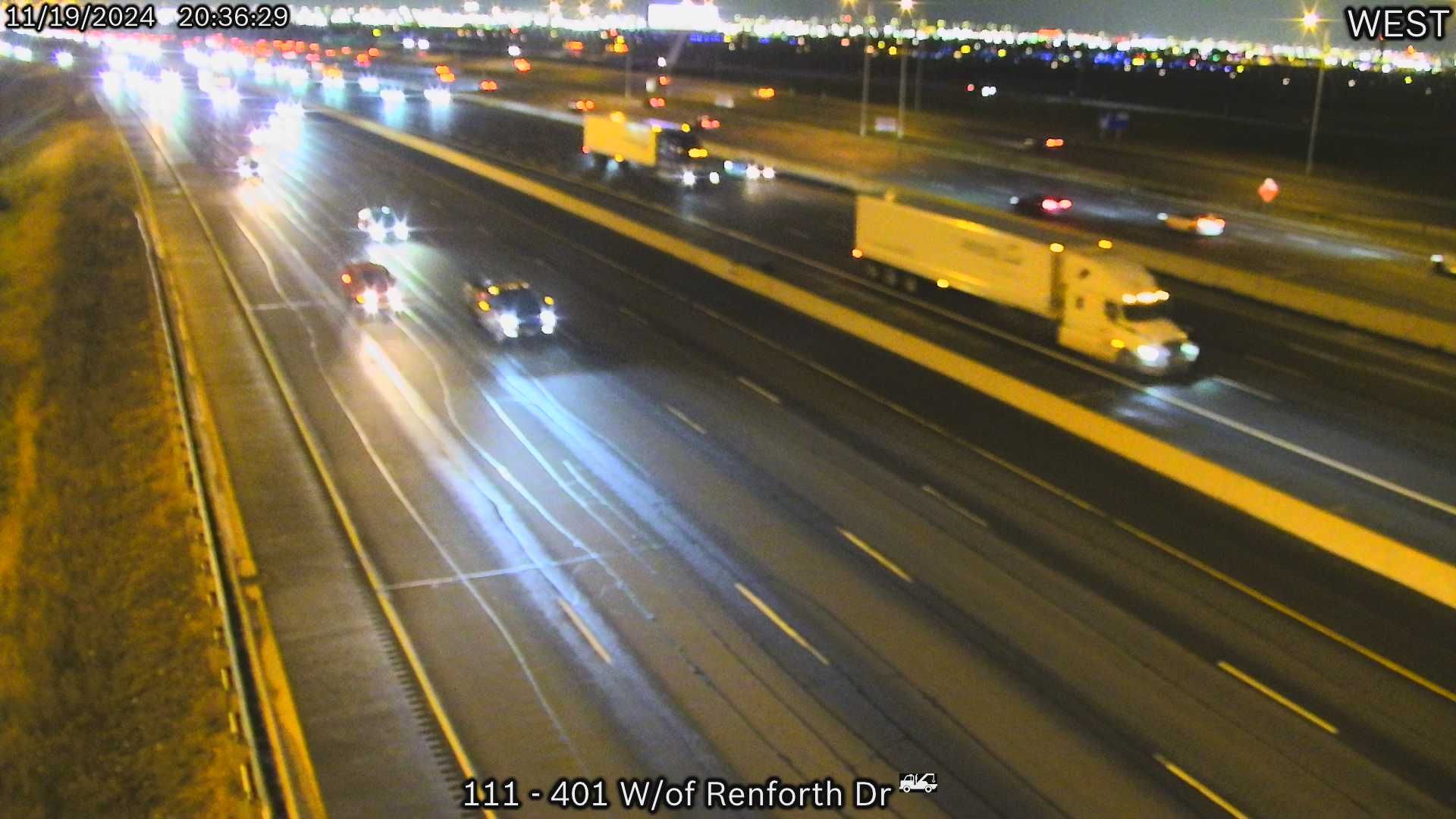 Mississauga: Highway 401 near Pearson Airport