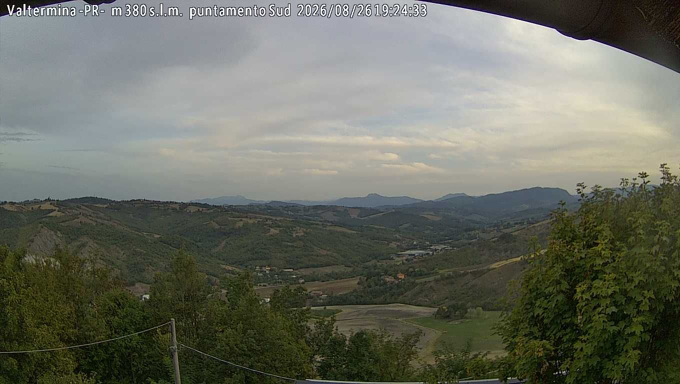 Neviano degli Arduini › South: Strada Trinzola - Alpe di Succiso - monte Cusna - Monte Ventasso