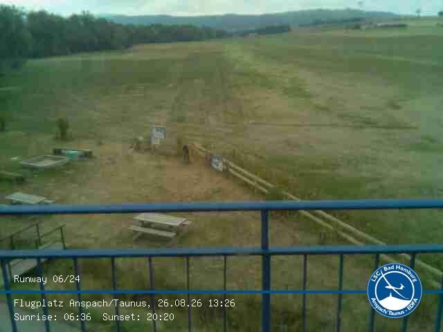 Wehrheim › West: Flugplatz Anspach/Taunus (EDFA): Runway 06/24
