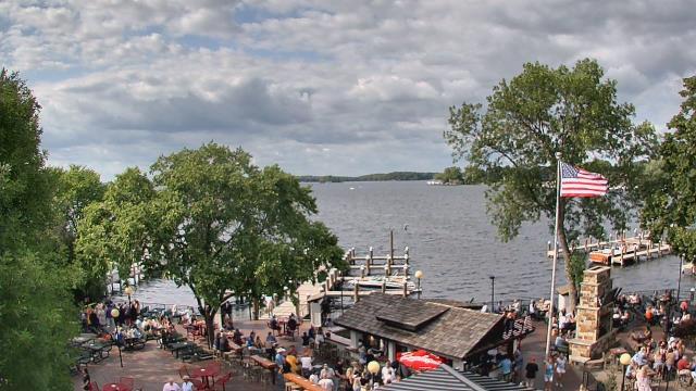 Webcam Excelsior, Minnesota: Maynards Restaurant