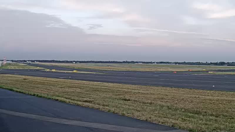 Stadtbezirk 5 › West: Düsseldorf International Airport - Taxiway