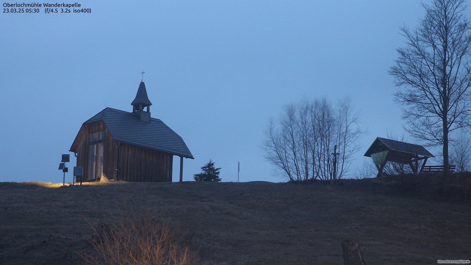 Deutschneudorf › West: Oberlochmühle - Erzgebirgsidyll am Glockenwanderweg - Kapelle am Weg