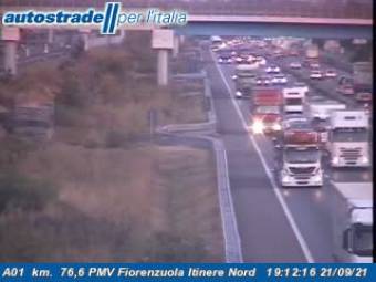 Webcam Fiorenzuola d'Arda: Traffic A01  - KM -  76,6 PMV Fiorenzuola Itinere Nord