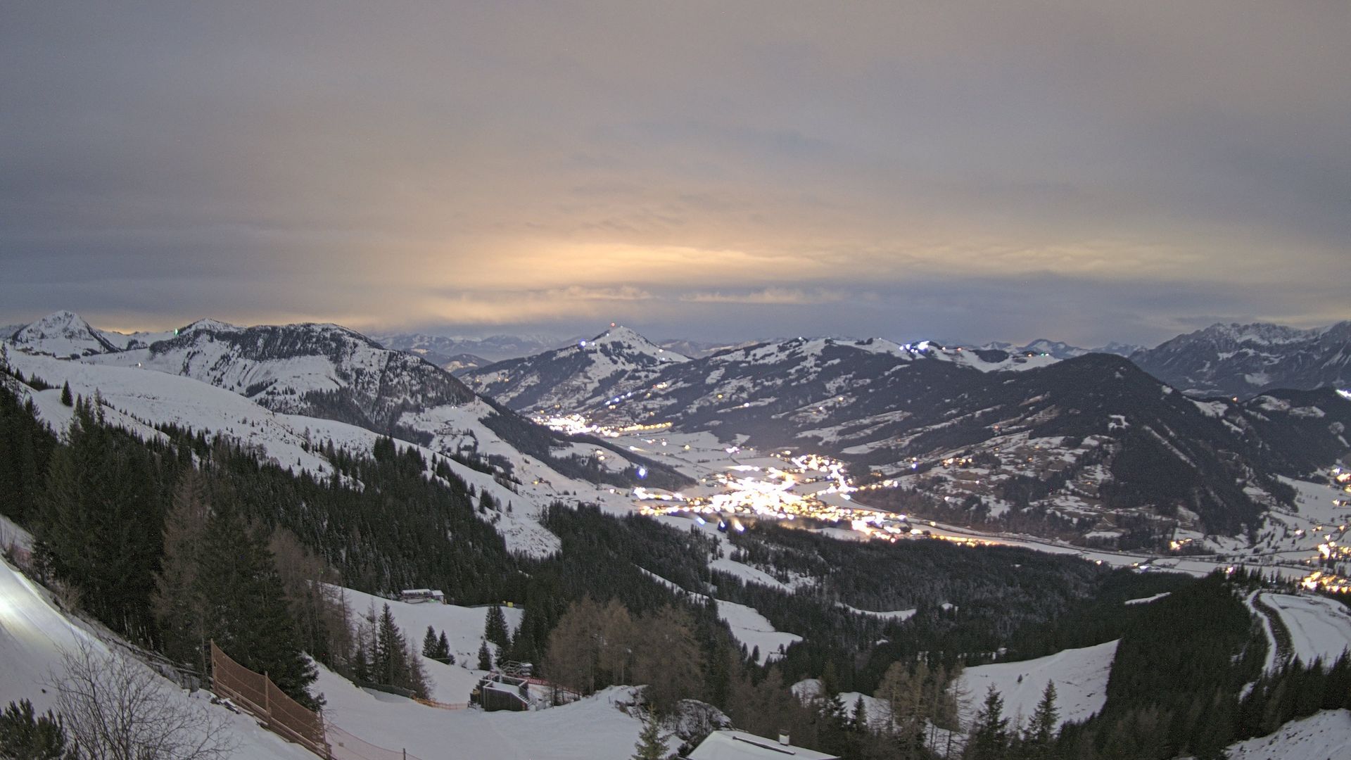 Kitzbuhel: Hahnenkamm Bergstation - Blickrichtung NW
