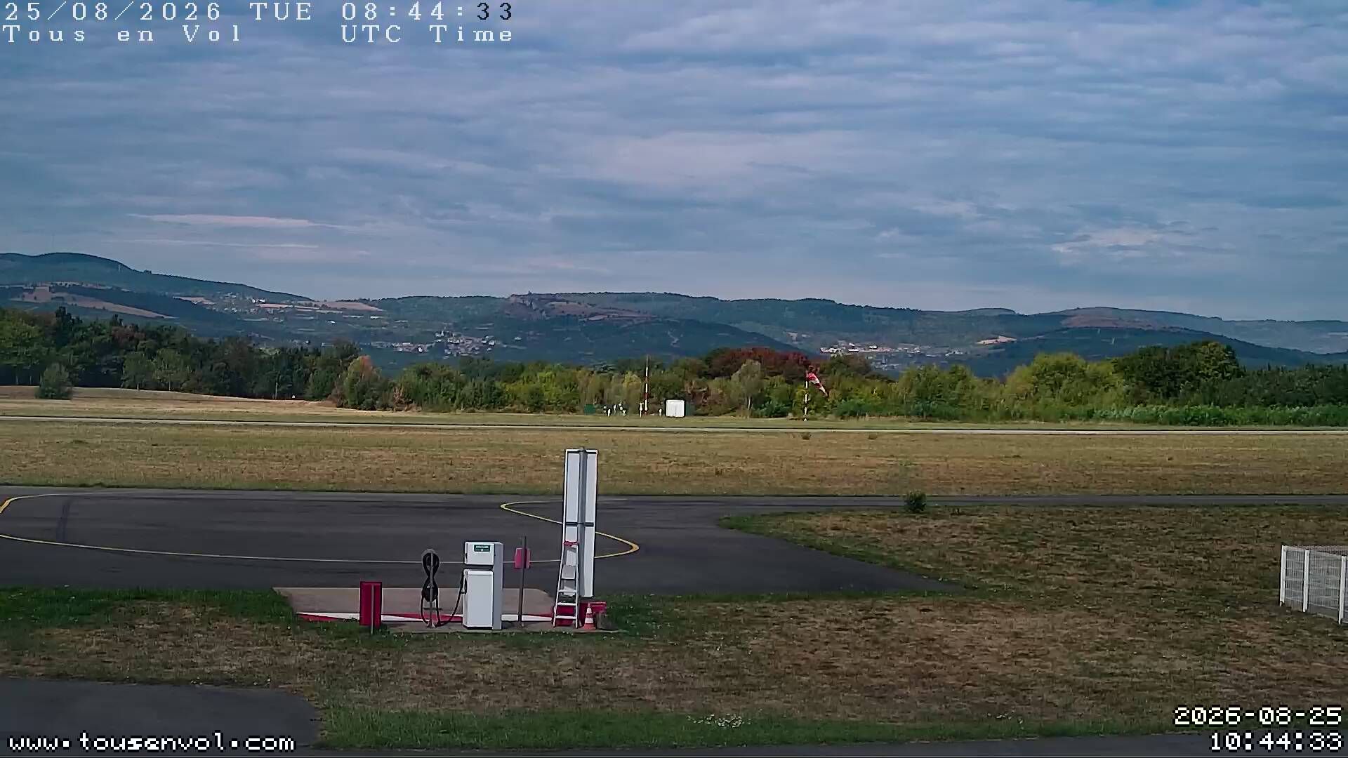 Charnay-les-Macon › West: Bourgogne-Franche-Comté - Runway 17/35