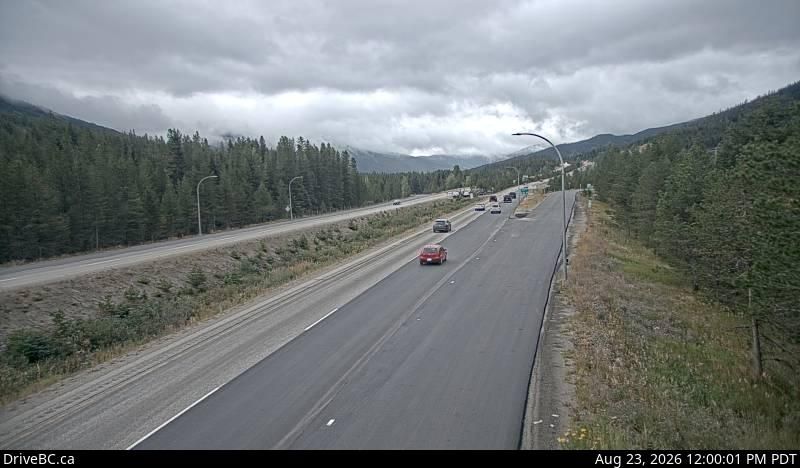 Thompson-Nicola Regional District › South: Hwy 5 southbound, at Mine Creek Rd, looking south