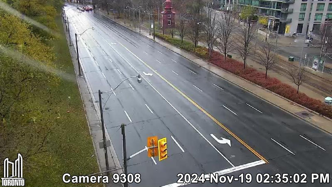 Fort York: Lake Shore Blvd W near Remembrance Dr