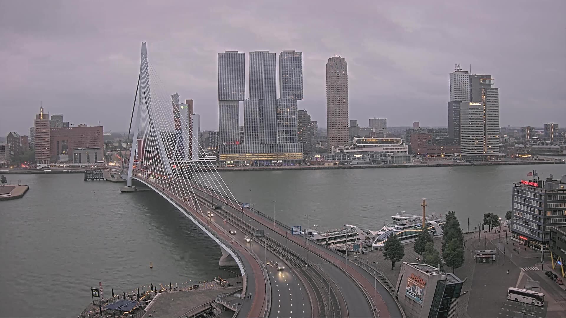 Rotterdam: Erasmusbrug - Cruise Terminal Rotterdam - KPN Ventures