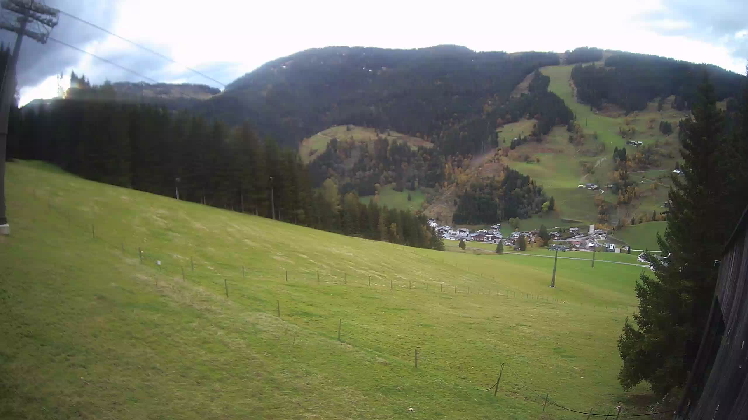 Webcam Dienten am Hochkönig: HD Stream Dienten, Bürglalmabfahrt