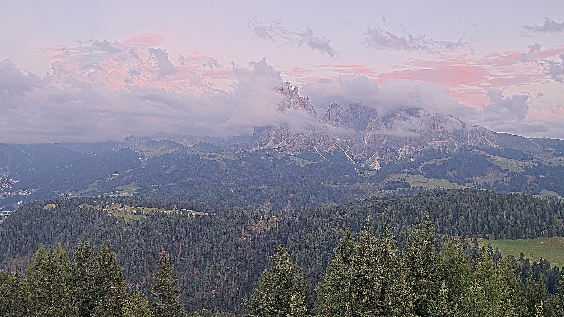 Webcam Seiser Alm: Panorama Langkofel, Plattkofel
