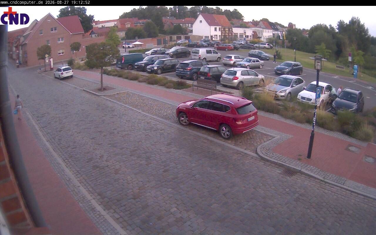 Gadebusch: Parkplatz Lübsche Str., im Hintergrund das Schloß