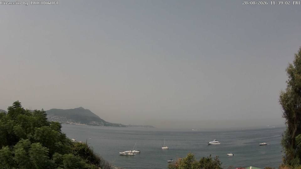 Procida › West: Spiaggia libera di Ciraccio