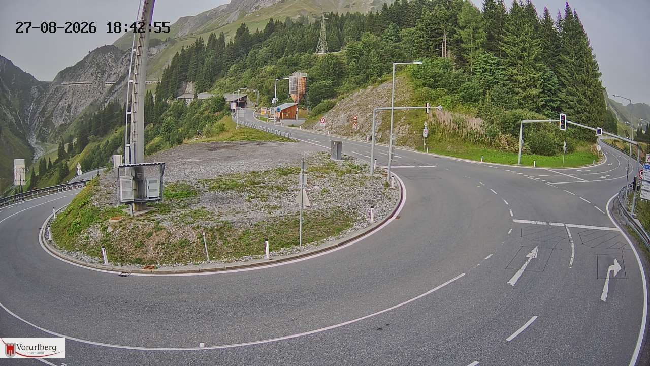 Gemeinde Klosterle › East: L197 Arlbergstraße, km 15,0 Flexengalerie − Kreuzung L197/L197