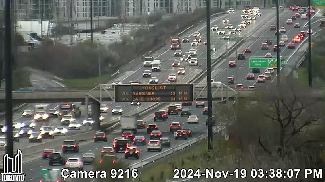 Etobicoke: Gardiner Expwy near Royal York Rd