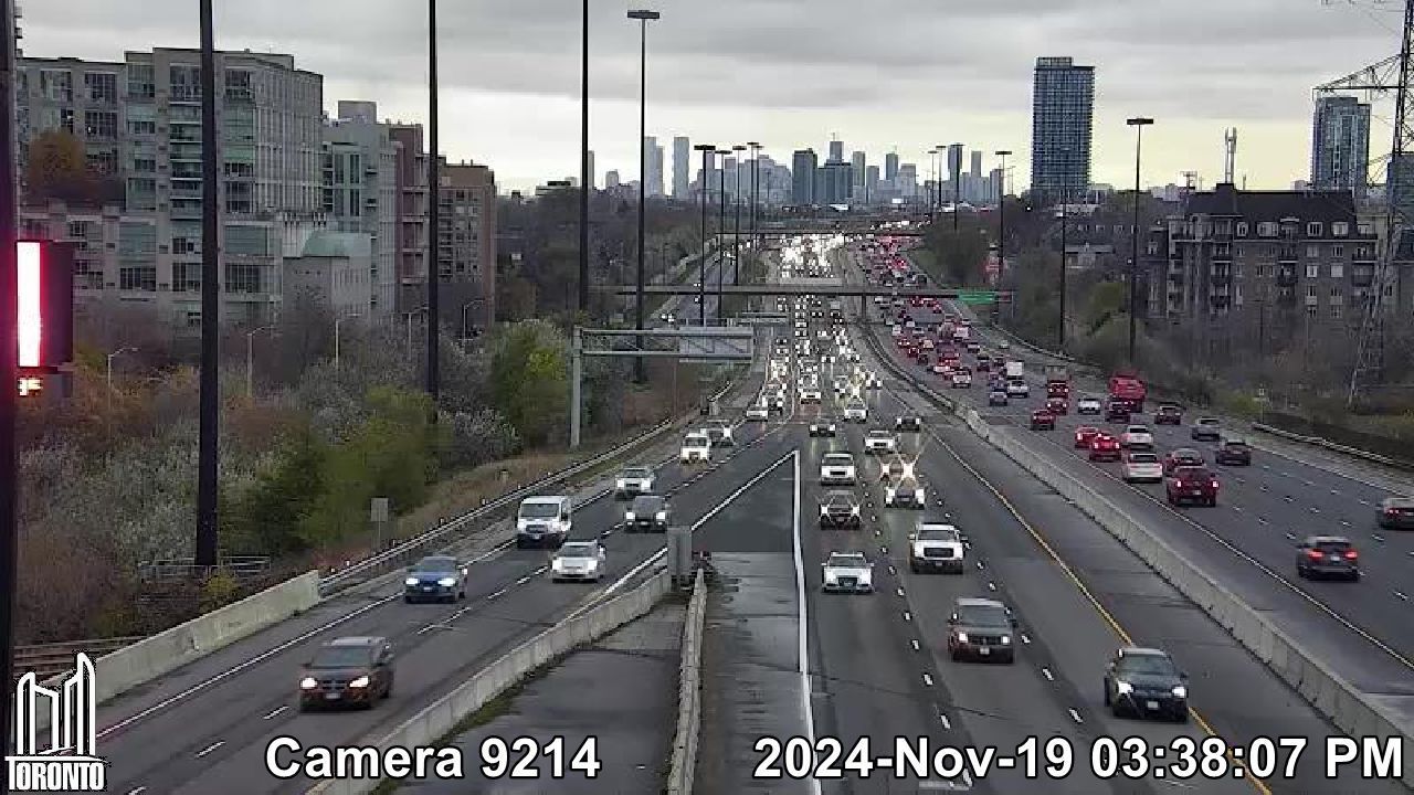 Etobicoke: Gardiner Expwy near Park Lawn Rd