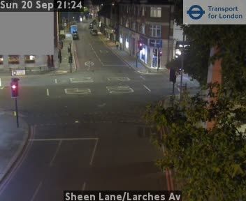 London: Sheen Lane/Larches Av