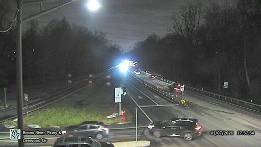 Yonkers › North: Bronx River Parkway at Leewood Drive
