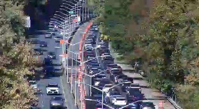 The Bronx › South: Bronx River Parkway at Gun Hill Road