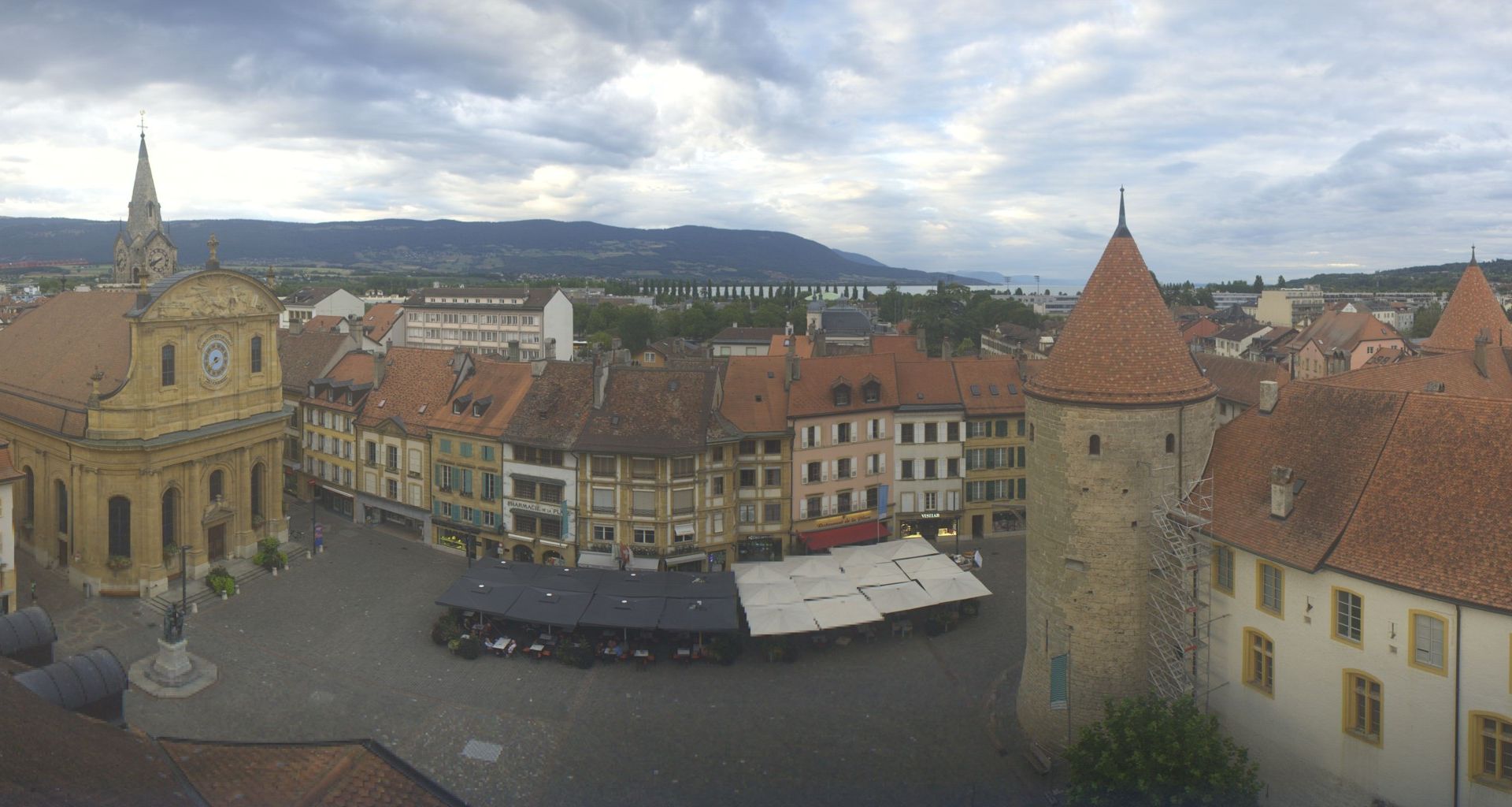 Yverdon-les-Bains: Place Pestalozzi - Yverdon-les-Bains Castle