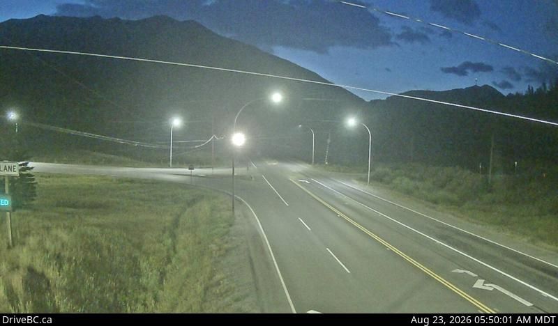 Sparwood › South-East: Hwy 3 at - weigh scale, about 2 km west of the Alberta border, looking south-east
