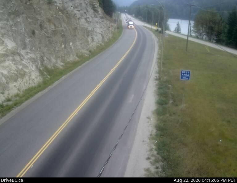 Tête Jaune Cache › East: Hwy 16 at Hwy 5 junction, looking east