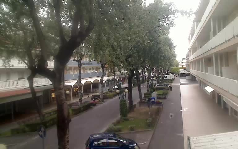 Webcam Bibione: Livestream Viale Aurora Towards East