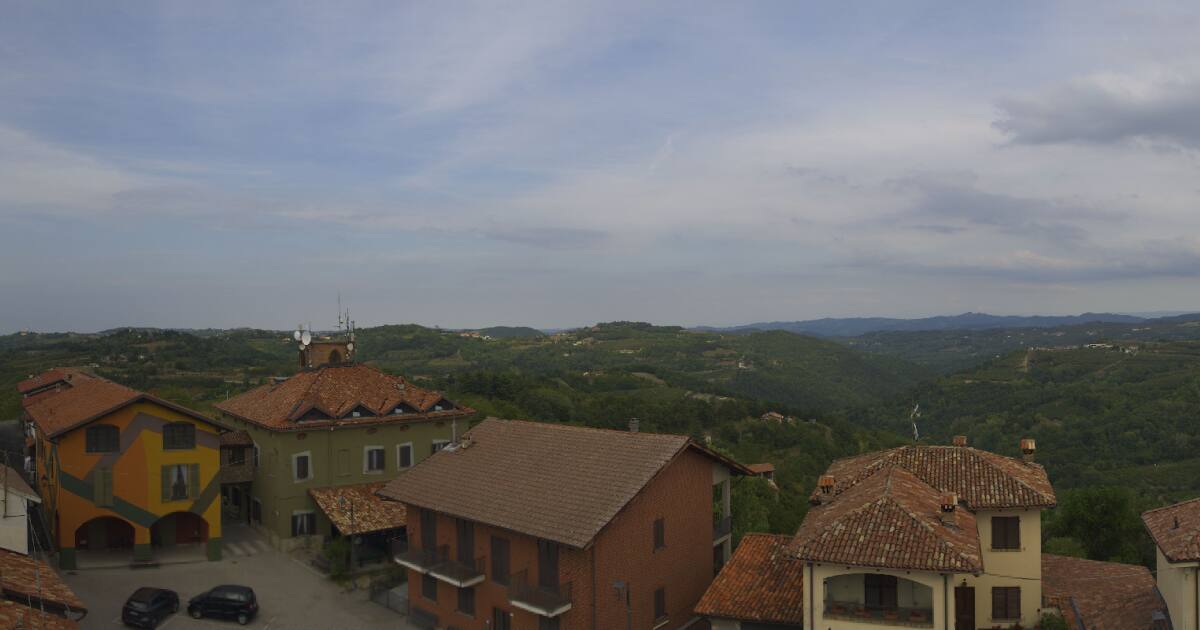 Webcam Serravalle Langhe: PANOMAX LANGA DEL SOLE - Serravalle Langhe (762m)