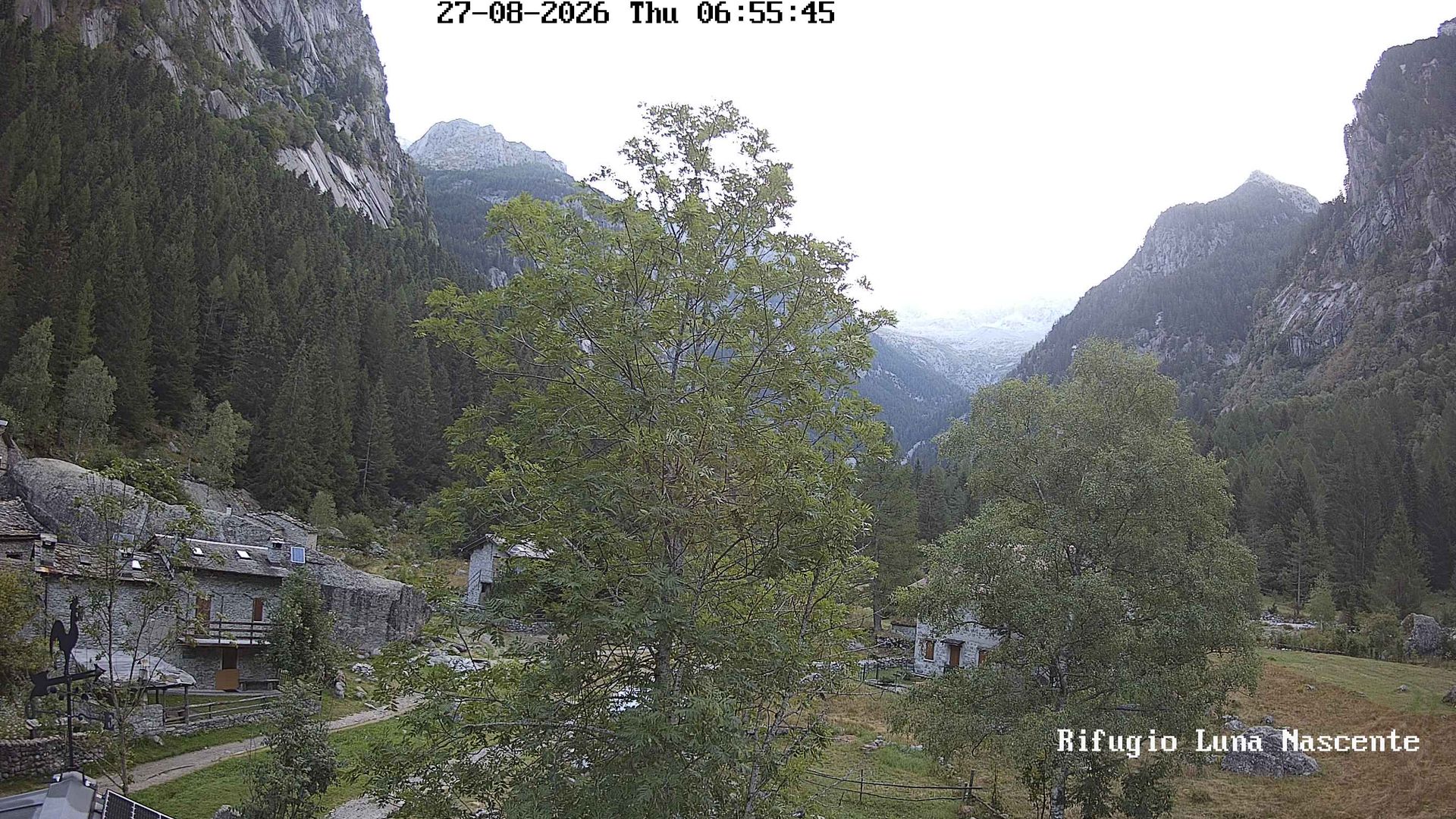 Val Masino › North-East: Refuge Moon Rising - Val di Mello