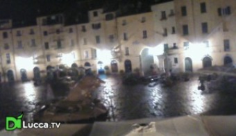 Webcam Lucca: Piazza Anfiteatro