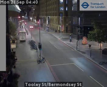 Tooley St/Bermondsey St EAST - Tooley Street twds Bermondsey