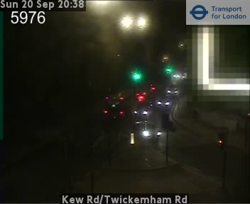 Kew Rd/Twickemham Rd Zoom south - outside Richmond LU station