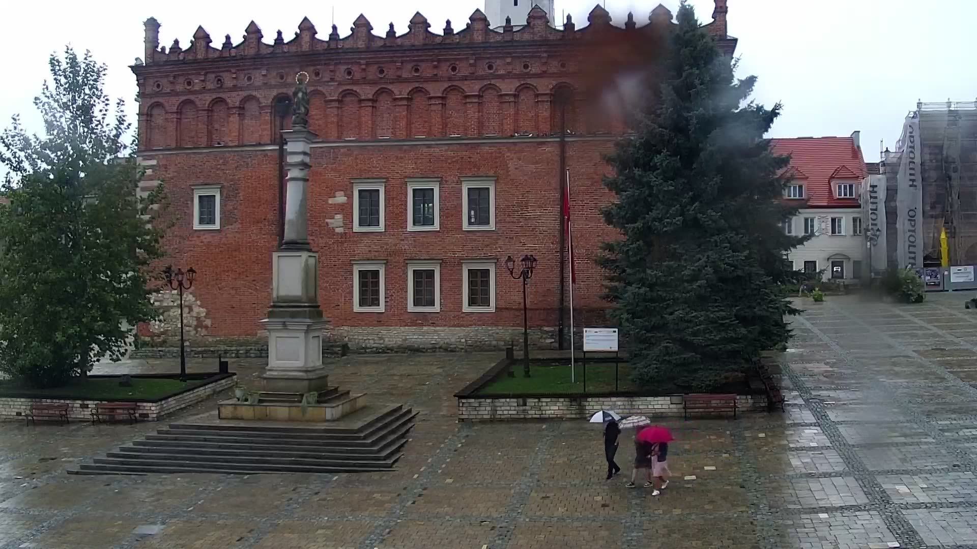 Sandomierz: Rynek w Sandomierzu - widok na ratusz