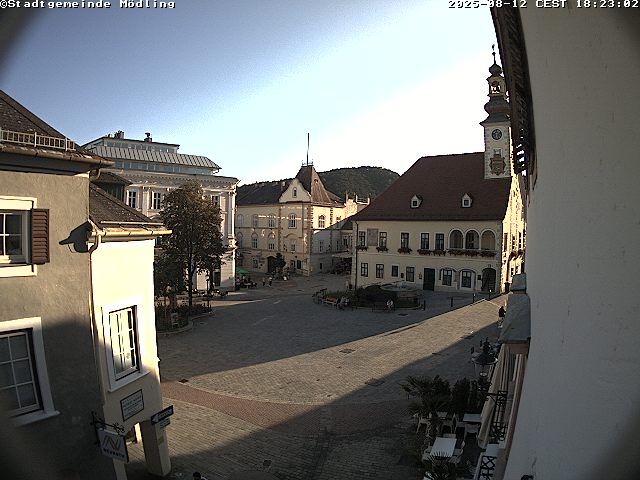 Weissenbach bei Modling › South-West: Standesamt Mödling - Altes Rathaus