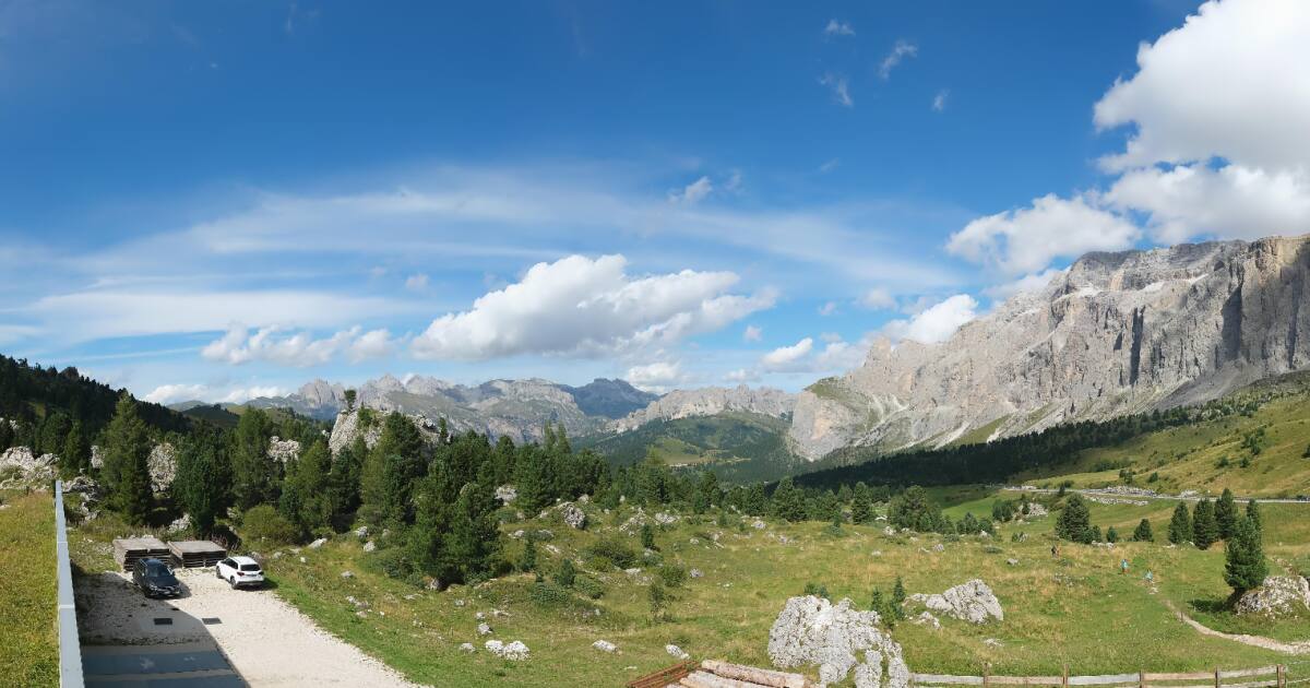 Webcam Selva di Val Gardena: PANOMAX Sasso Levante - Sella Pass (2.240 m), Gröden - Dolomites