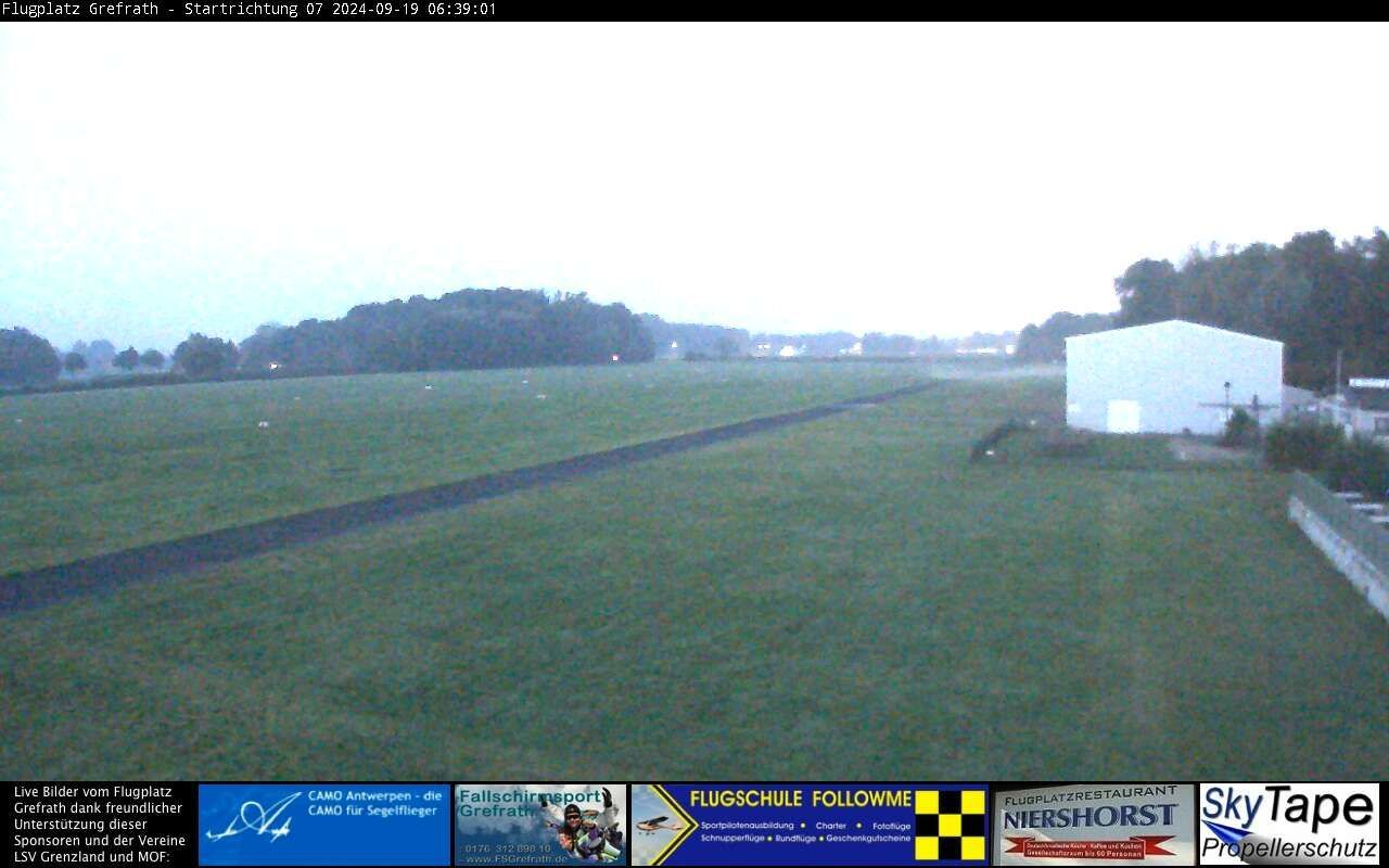 Grefrath: Flugplatz - Niershorst (EDLF) 2