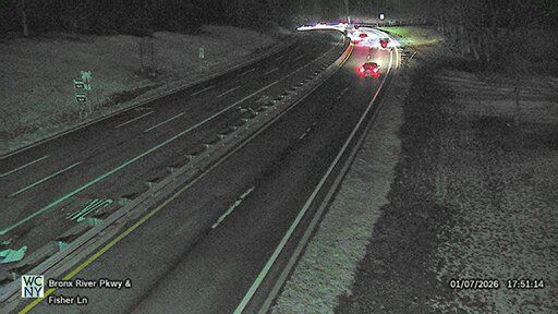 Yonkers › South: Bronx River Parkway at Fisher Lane