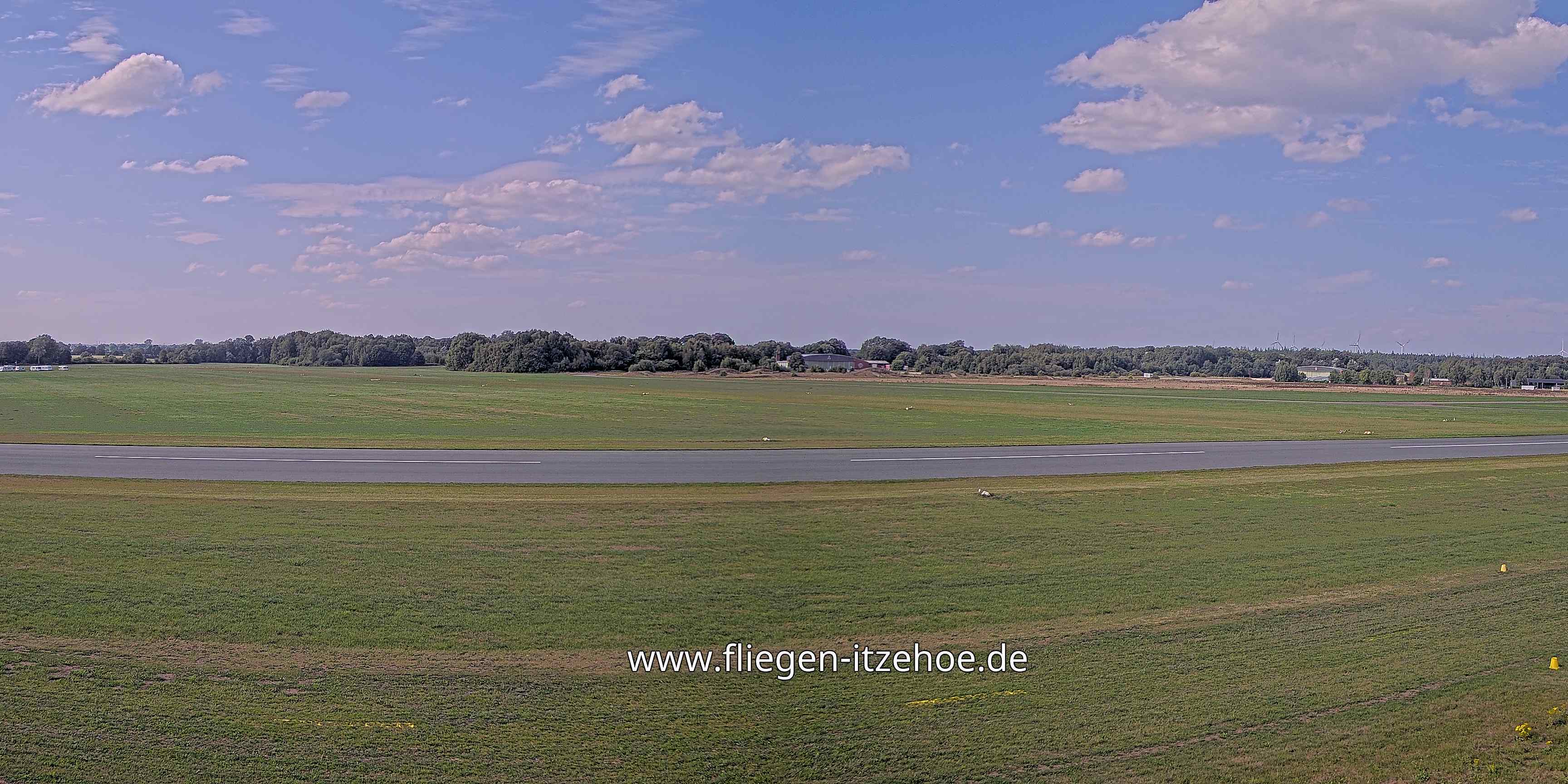 Webcam Hohenlockstedt: Flugplatz Itzehoe EDHF