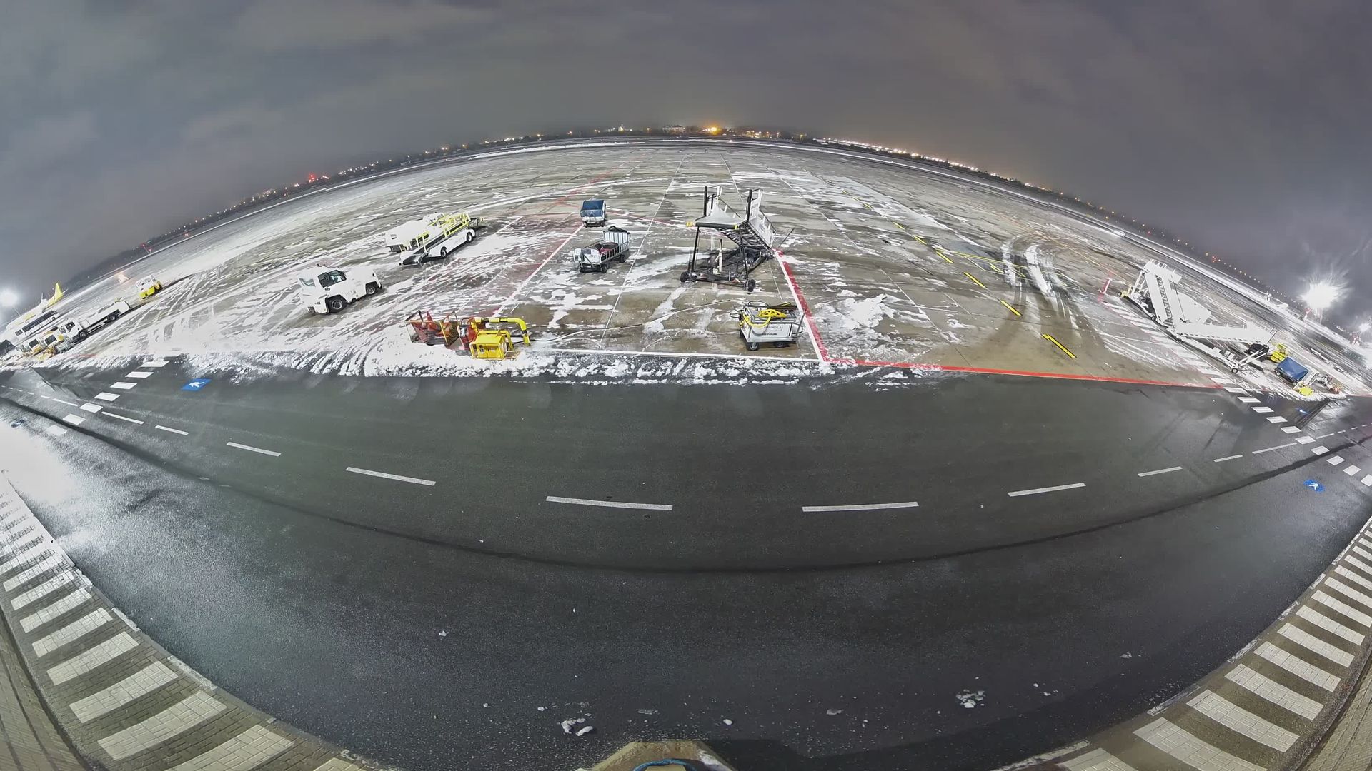 Gdansk: Lech Walesa Airport HD webcam with sound