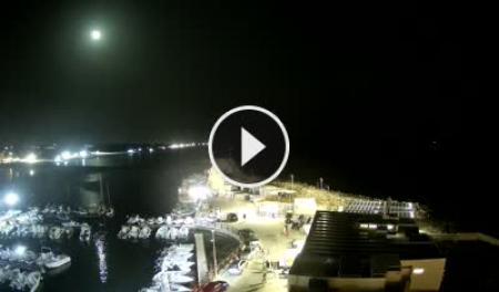 Webcam Torre San Giovanni: Harbour and Beach