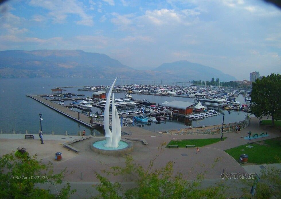 Kelowna: Sails and downtown pier